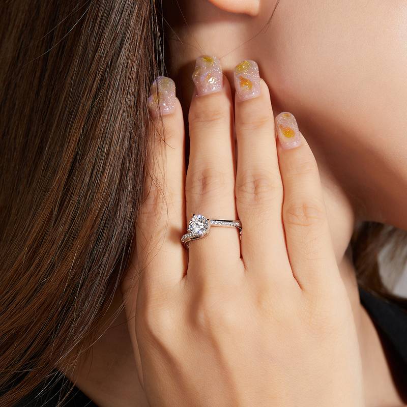 幸福相拥S925银镀白金MoissaniteWomen's Ring1ctD级